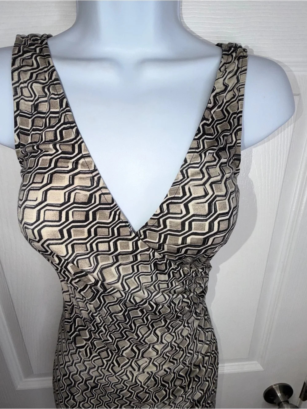 Vtg Bebe Women’s Small Black Gray Geo Print V-Neck Midi Dress Sleeveless S USA